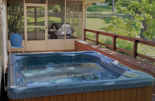 Hot Springs House | Central to all Hot Springs, 2 master suites, 2 story deck with Hot Tub