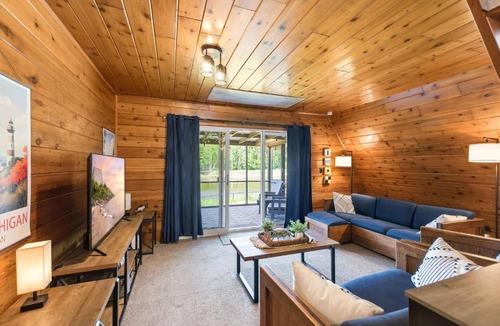 Stevensville Ski Chalet | Chalet 94 Lakeview Nr Beach and Resort Amenities