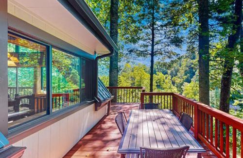 Franklin House | Chalet at Peek's Creek