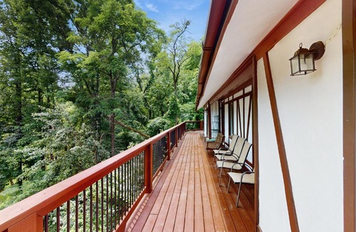 Gatlinburg - Pigeon Forge House | Chalet W Arcade Games Sleeps 12 Large Yard Resort Amenities