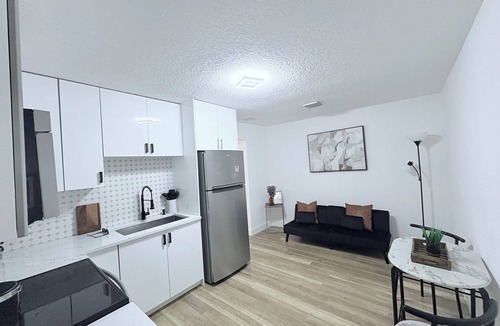 Lake Worth Apartment | Charming 1-bedroom apartment in fabulous Greenacres with AC