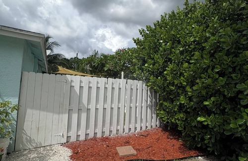 Lake Worth Apartment | Charming 1-bedroom apartment in fabulous Greenacres with AC