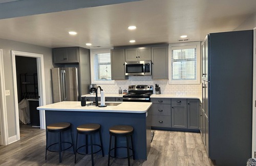 Frankfort Apartment | Charming 1-bedroom apartment downtown Frankfort 3 blocks from the beach!