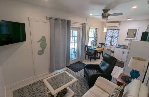 Nokomis Villa | Charming 1-Bedroom Villa - Beach Access and Boat Docks