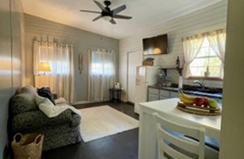New Albany House | Charming 1BR Pet-Friendly Cottage - Peaceful Stay Near Downtown New Albany