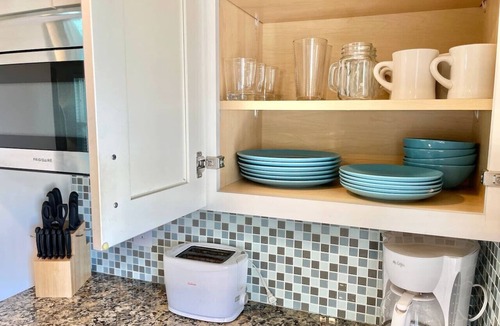 Southgate Apartment | Charming 1BR Pinecraft Vibes, Beach Nearby