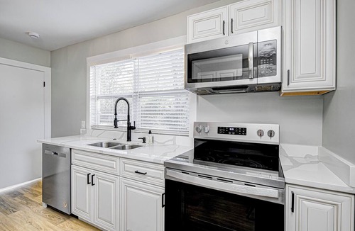 Wayne House | Charming 2-bed home 5 miles to Motor speedway, & 11 miles to Lucas oil stadium.