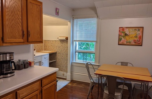 Laurium Apartment | Charming 2 bedroom apartment in Calumet's Historic district!