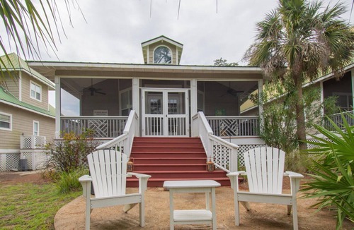 Saint Helena Island Cottage | Charming 2-Bed Cottage w/ golf cart & direct views of Ocean Creek Golf Course
