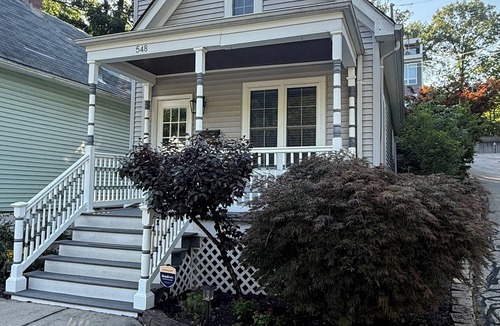 Columbia-Tusculum House | Charming 2-bedroom 2 1/2 bath House with WiFi and AC in fabulous Cincinnati
