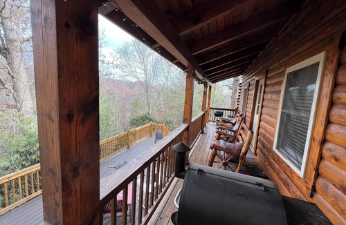 Woodlawn Cabin | Charming 2-bedroom cabin in Woodlawn/Galax VA with modern features