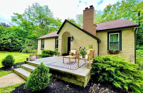 Lewisburg House | Charming 2-bedroom duplex with AC, WiFi in delightful Lewisburg. Walkable to all