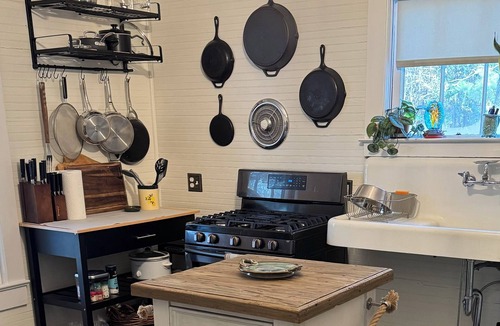 Walterboro Other | Charming 2-bedroom farmhouse in Walterboro-pet friendly, lots of outdoor space