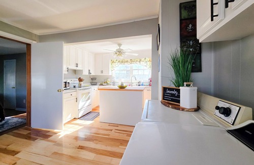 Lemon Springs House | Charming 2-bedroom farmhouse in peaceful Cameron farm with WiFi.
