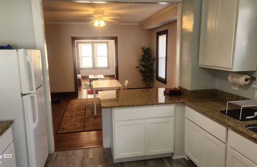 Roselawn Finance House | Charming 2-bedroom house can walk to movies or restaurants or coffeeshops
