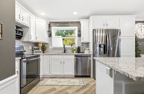 Pleasure Ridge Park House | Charming 2-bedroom home to make you feel at home away from home!