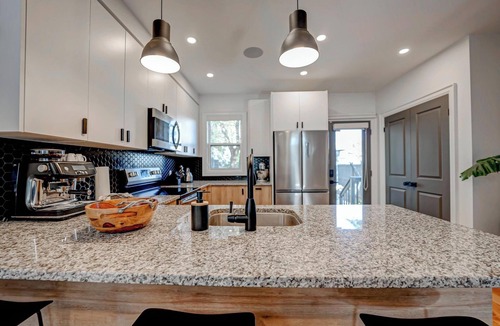 Hamilton House | Charming 2-bedroom sunny home in Hamilton