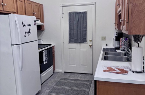 Cave City House | Charming 2-bedroom townhome near downtown Cave City. Child and pet friendly.