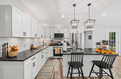 Madisonville House | Charming 2-bedroom house with Great kitchen space in Madisonville.
