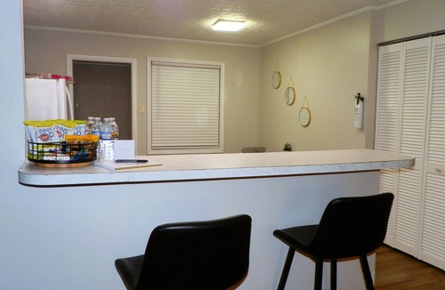 Eagan Park Villa | Charming 2-bedroom villa with WiFi, AC in beautiful Eagan Park area.