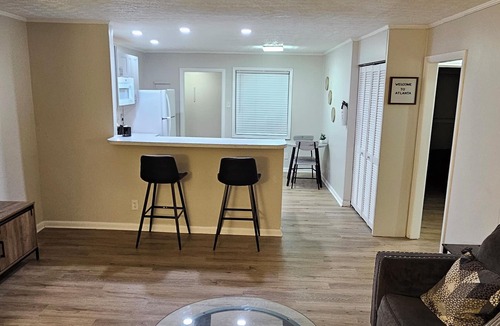 Eagan Park Villa | Charming 2-bedroom villa with WiFi, AC in beautiful Eagan Park area.