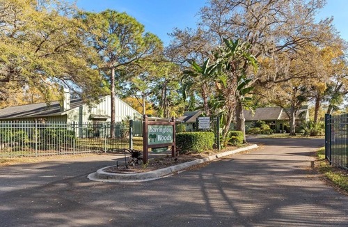 Bayou Oaks Villa | Charming 2-bedroom villa with AC and WiFi in Sarasota