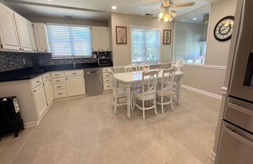 Aspen Hill House | Charming 2BR/2BA Family-Stay, Pet-Friendly, Sleeps 6, Ample Parking