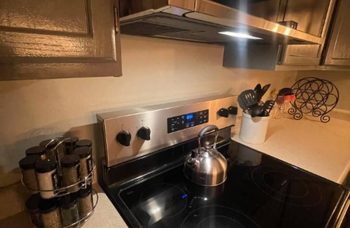 Waynesville House | Charming 2BR Townhome - Close to Fort Leonard Wood & Downtown Waynesville