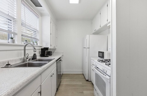 North Little Rock House | Charming 2BR Retreat in North Little Rock, Close to Hospitals & Downtown