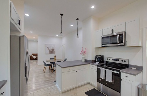 Spartanburg House | Charming 3 bdrm, 2 ba house with fence centrally located to everything, I85, I26