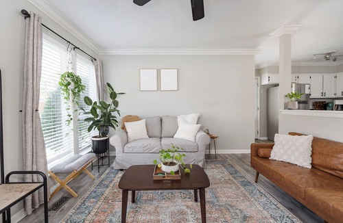 Four Corners House | Charming 3-bedroom 2 Bath House with Nice Backyard, Near Airport in Nashville