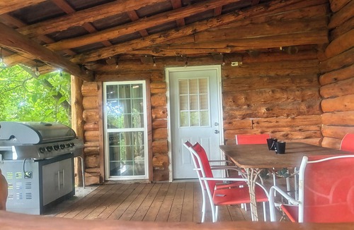 Saint Joe Cabin | Charming 3-bedroom Barndominium cabin with AC in Saint Joe