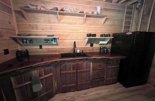 Wetmore Cabin | Charming 3-bedroom cabin with WiFi and AC in delightful Wetmore