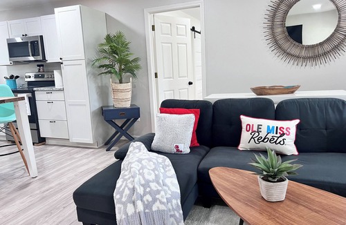 Royal Oaks Cottage | Charming 3-bedroom cottage - 5 minutes to Ole Miss!