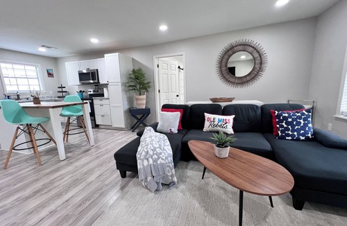 Royal Oaks Cottage | Charming 3-bedroom cottage - 5 minutes to Ole Miss!