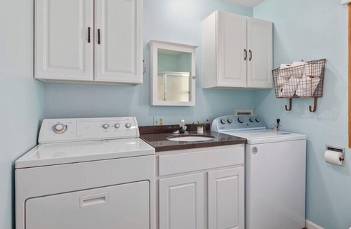 Coral Cottage | Charming 3-bedroom cottage in Coral with WiFi and AC