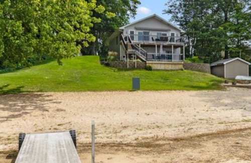 Coral Cottage | Charming 3-bedroom cottage in Coral with WiFi and AC