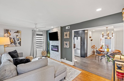 Lexington House | Charming 3-bedroom farmhouse in welcoming Lexington with WiFi, AC