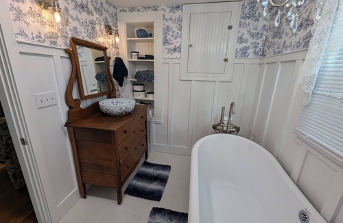 Eggleston House | Charming 3-Bedroom Farmhouse in Scenic Pembroke, VA - Sleeps 8