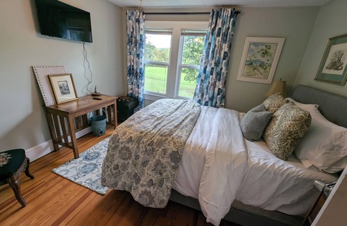 Eggleston House | Charming 3-Bedroom Farmhouse in Scenic Pembroke, VA - Sleeps 8