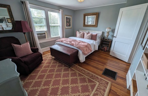 Eggleston House | Charming 3-Bedroom Farmhouse in Scenic Pembroke, VA - Sleeps 8