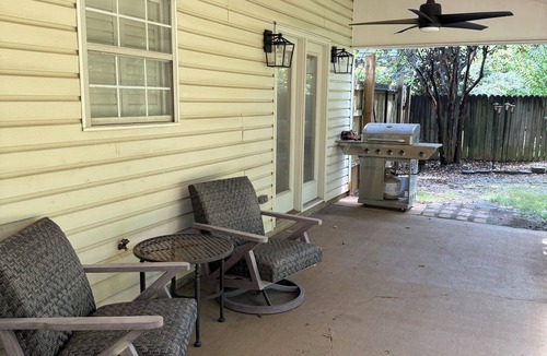 Tuscaloosa House | Charming 3 Bedroom House Just Minutes Away From Campus - Includes Parking Pass