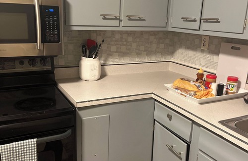 Miracle House | Charming 3-bedroom house with WiFi, AC in Pineville Kentucky