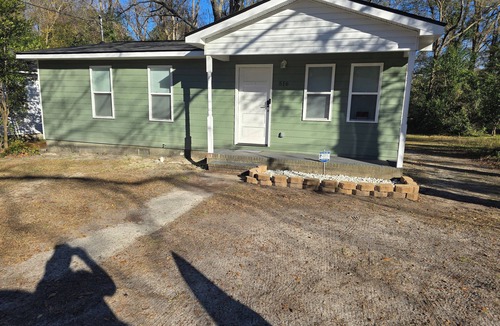 Florence House | Charming 3-bedroom home in Florence nea downtown, McLeod and MUSC hospitals.