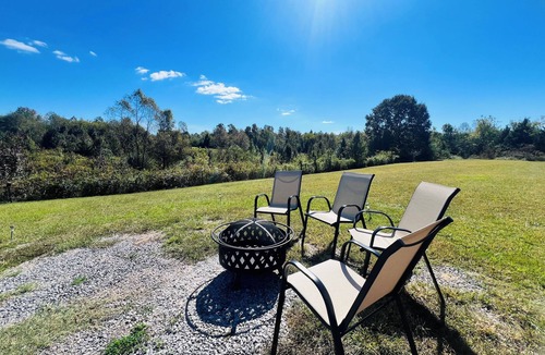 Higdon House | Charming 3 bedroom home with elegant speakeasy vibe. Fire pit. Billiards table.