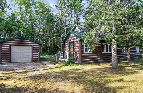 Mio House | Charming 3-bedroom house in wonderful Mio with WiFi, AC.