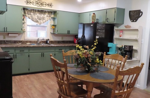Marion House | Charming 3-bedroom house in pleasant Marion with AC, country views, WiFi.