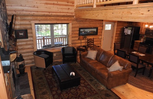 McHenry Cabin | Charming 3-bedroom log home with detached game and activities space