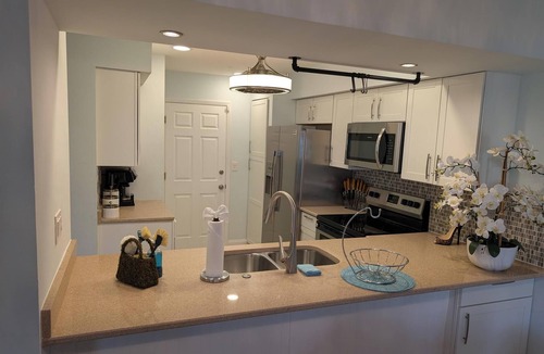 Iona House | Charming 3-bedroom town home with WiFi, AC in marvelous Fort Myers
