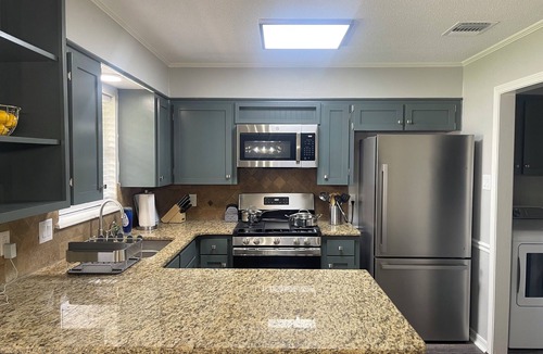 Bossier City House | Charming 3-bedroom with sunroom house in Bossier City with AC, WiFi